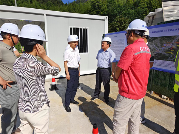 5月29日，洪董，張總陪同紀檢委謝書記一行調研防洪工程項目.jpg