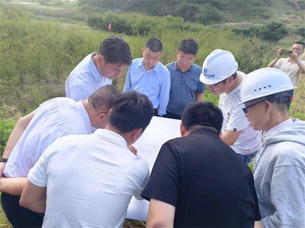 5月15日，張總會程縣長、國土、水利、桂林鎮、徽城鎮主要領導現場查看防洪項目征地重影事宜.jpg