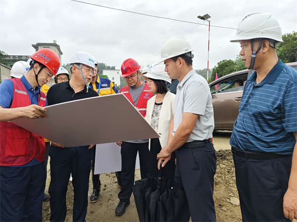 9月19日，江市長調研歙縣段防洪治理項目。.jpg